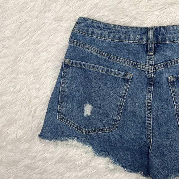 Forever 21 Women’s Short Shorts Denim/Blue Size 28 Ripped/Distressed - Picture 8 of 9